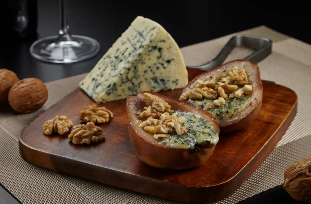 Gorgonzola, Roquefort ou Queijo Azul? Entenda as diferenças entre eles